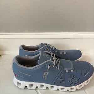On Cloud Men’s Cloud 5 NWOB
